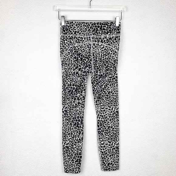 Outdoor Voices | TechSweat 7/8 Flex Leggings Snow Leopard - Picture 3 of 4